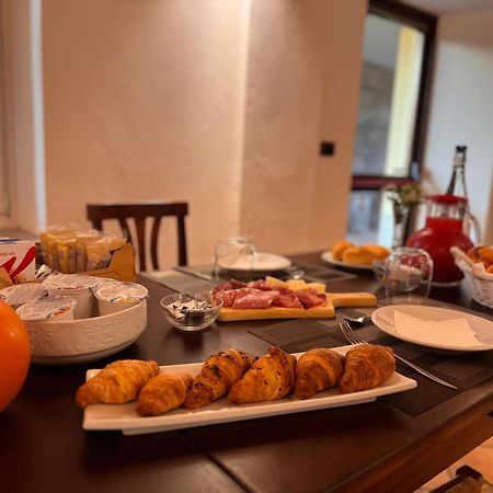 Agriturismo Podere La Piazza คอสติจลิโอเล ดิอาสติ ภายนอก รูปภาพ
