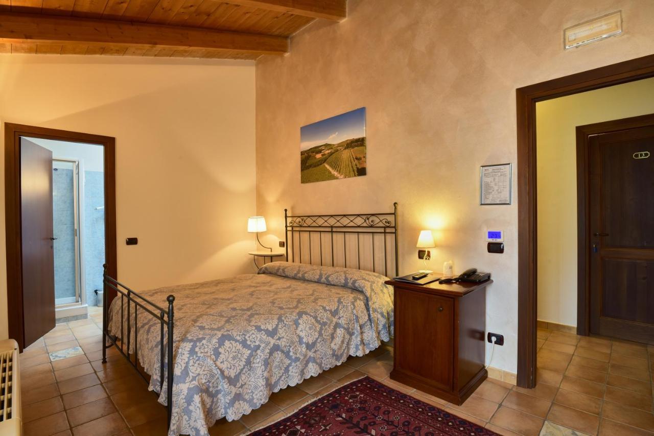 Agriturismo Podere La Piazza คอสติจลิโอเล ดิอาสติ ภายนอก รูปภาพ