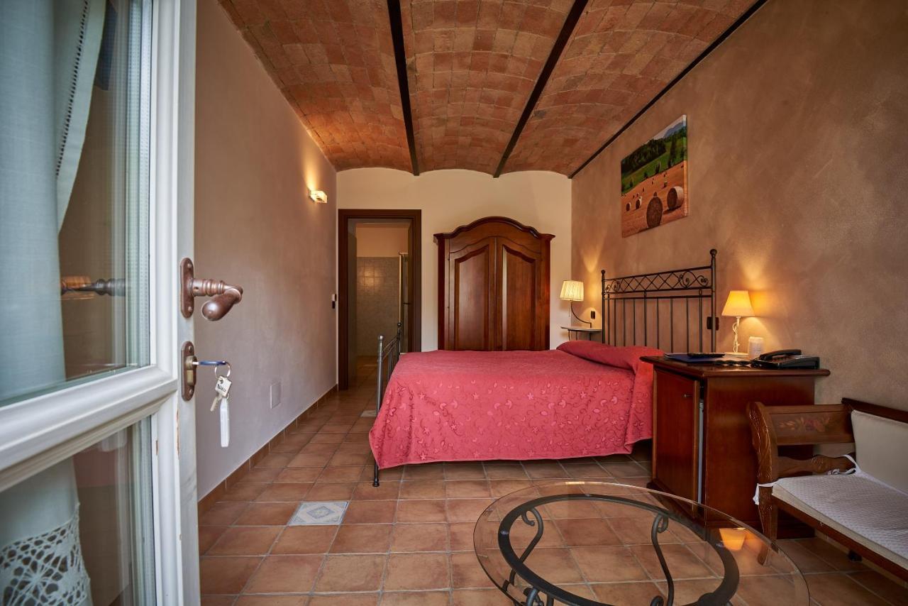 Agriturismo Podere La Piazza คอสติจลิโอเล ดิอาสติ ภายนอก รูปภาพ