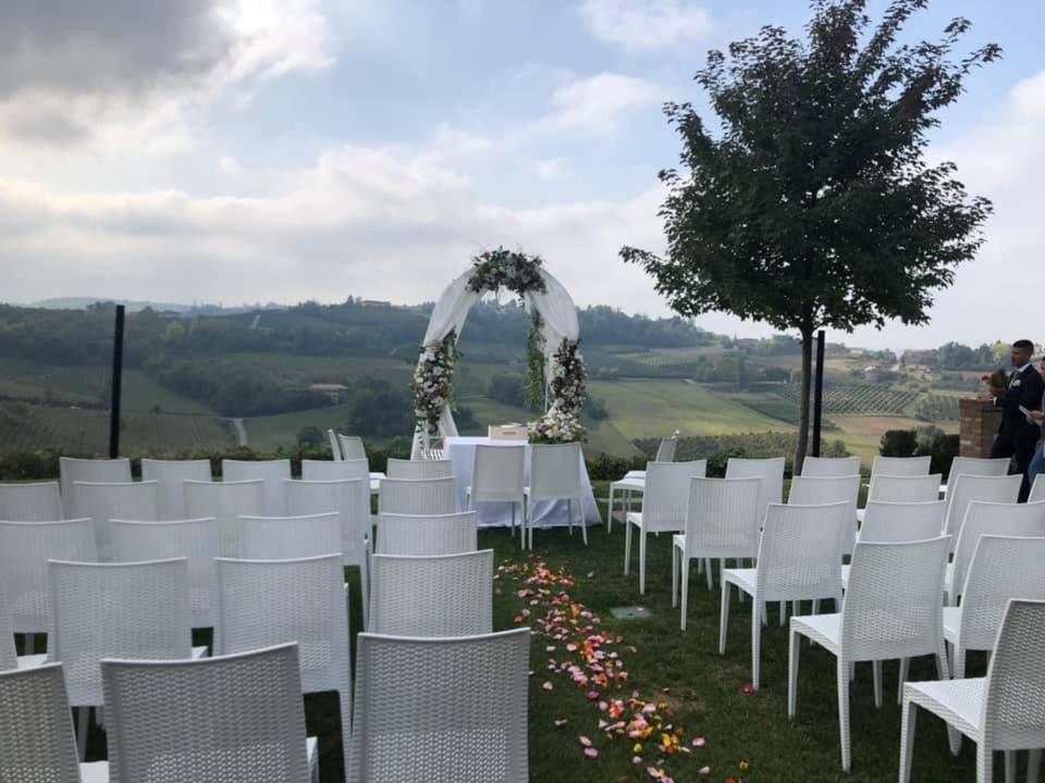 Agriturismo Podere La Piazza คอสติจลิโอเล ดิอาสติ ภายนอก รูปภาพ