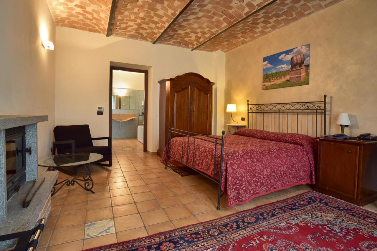 Agriturismo Podere La Piazza คอสติจลิโอเล ดิอาสติ ภายนอก รูปภาพ