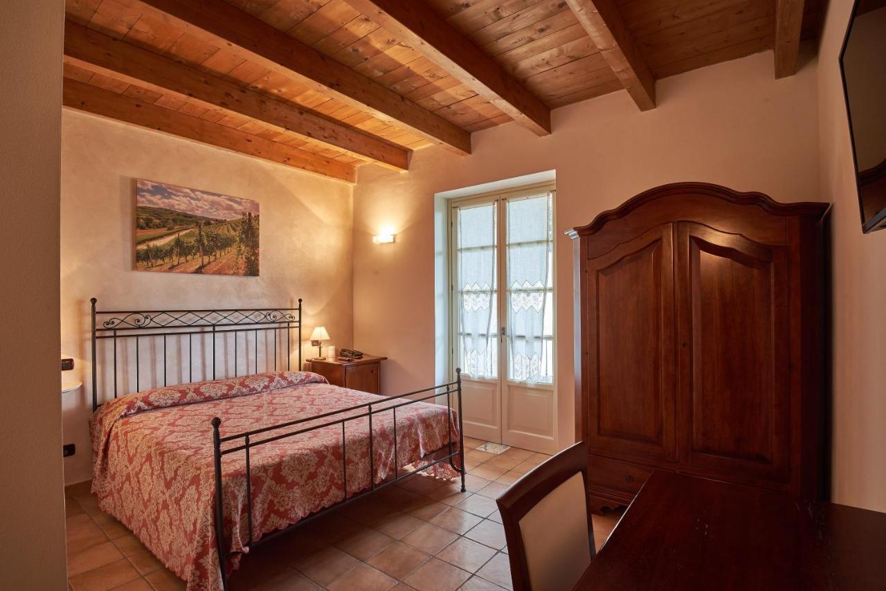 Agriturismo Podere La Piazza คอสติจลิโอเล ดิอาสติ ภายนอก รูปภาพ