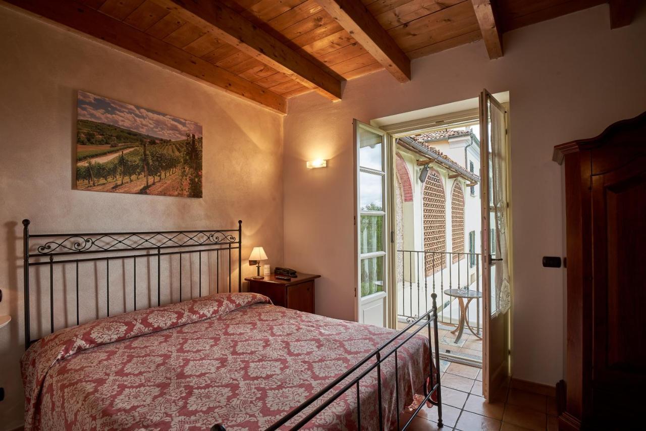 Agriturismo Podere La Piazza คอสติจลิโอเล ดิอาสติ ภายนอก รูปภาพ
