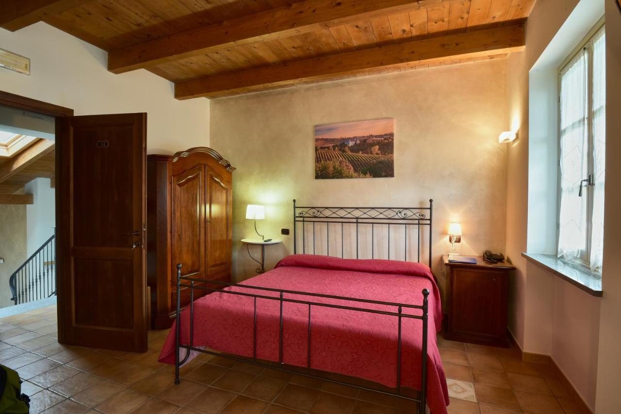 Agriturismo Podere La Piazza คอสติจลิโอเล ดิอาสติ ภายนอก รูปภาพ