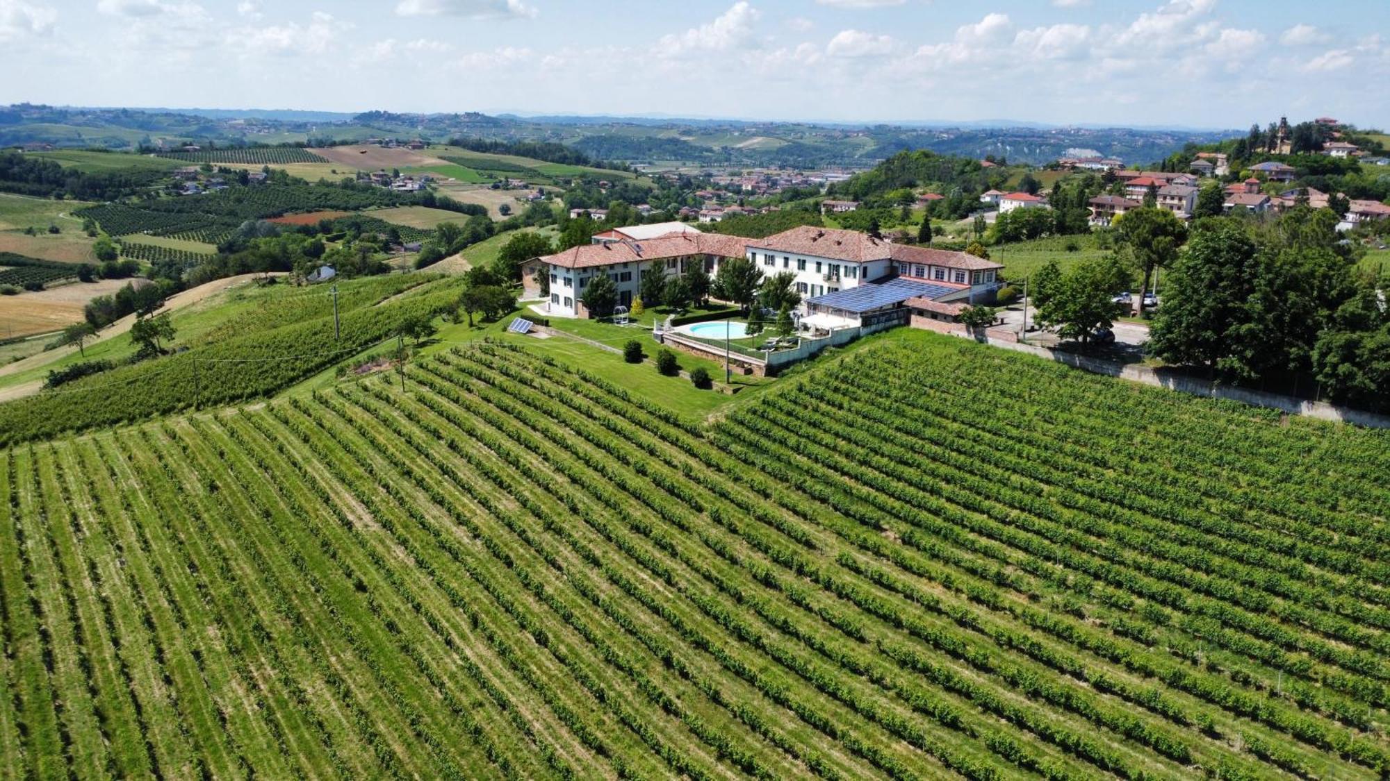 Agriturismo Podere La Piazza คอสติจลิโอเล ดิอาสติ ภายนอก รูปภาพ