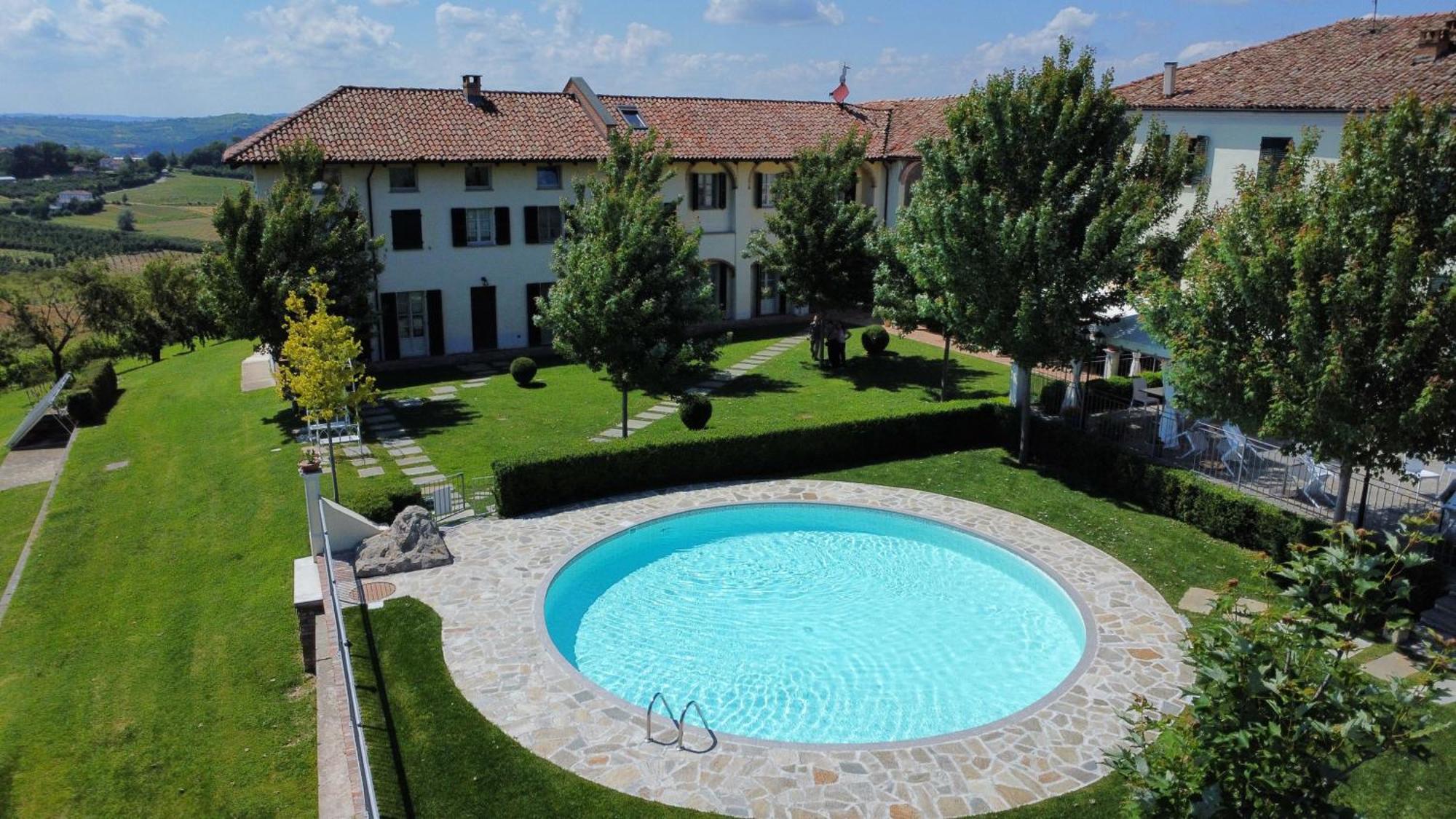 Agriturismo Podere La Piazza คอสติจลิโอเล ดิอาสติ ภายนอก รูปภาพ