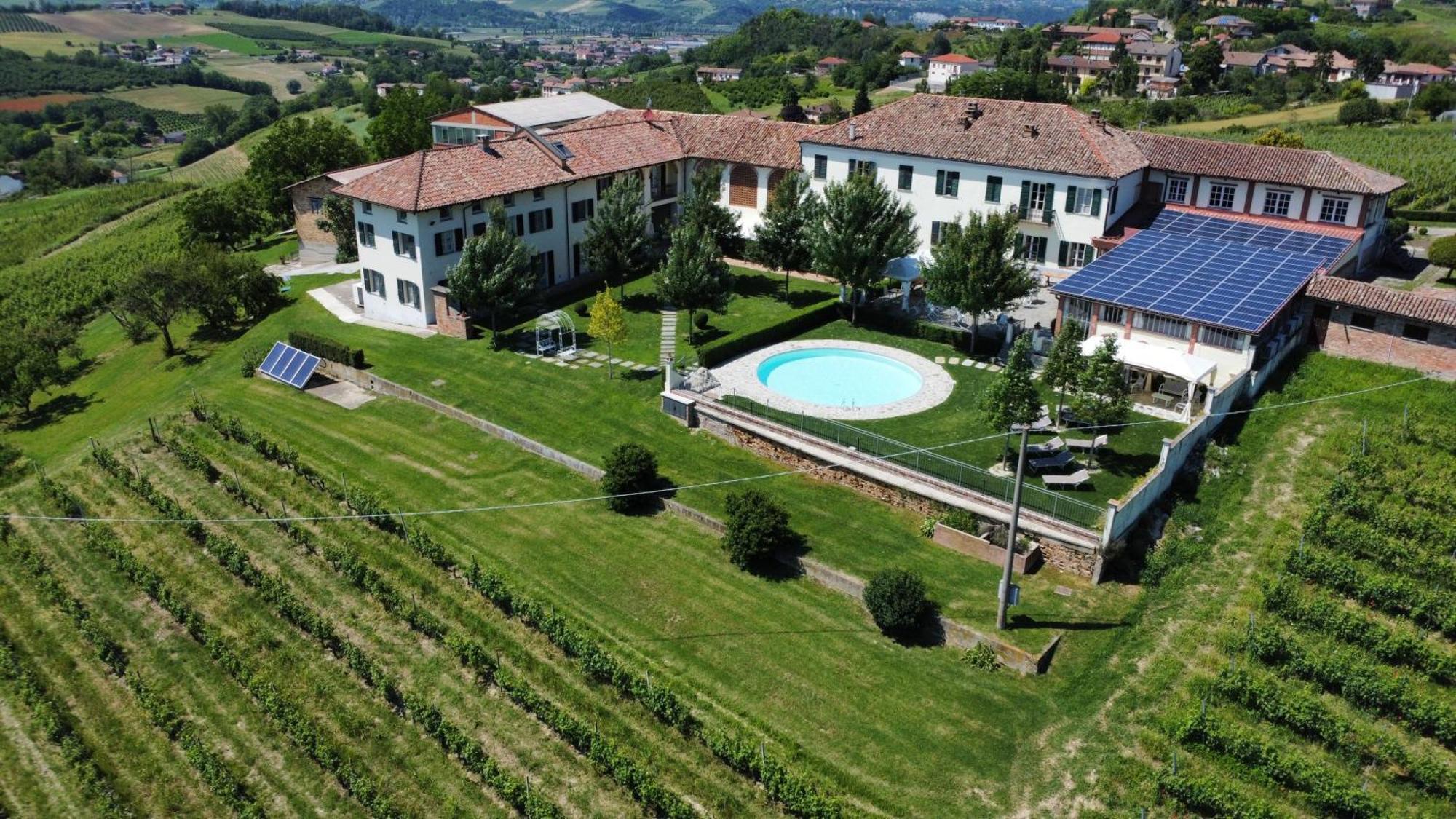 Agriturismo Podere La Piazza คอสติจลิโอเล ดิอาสติ ภายนอก รูปภาพ
