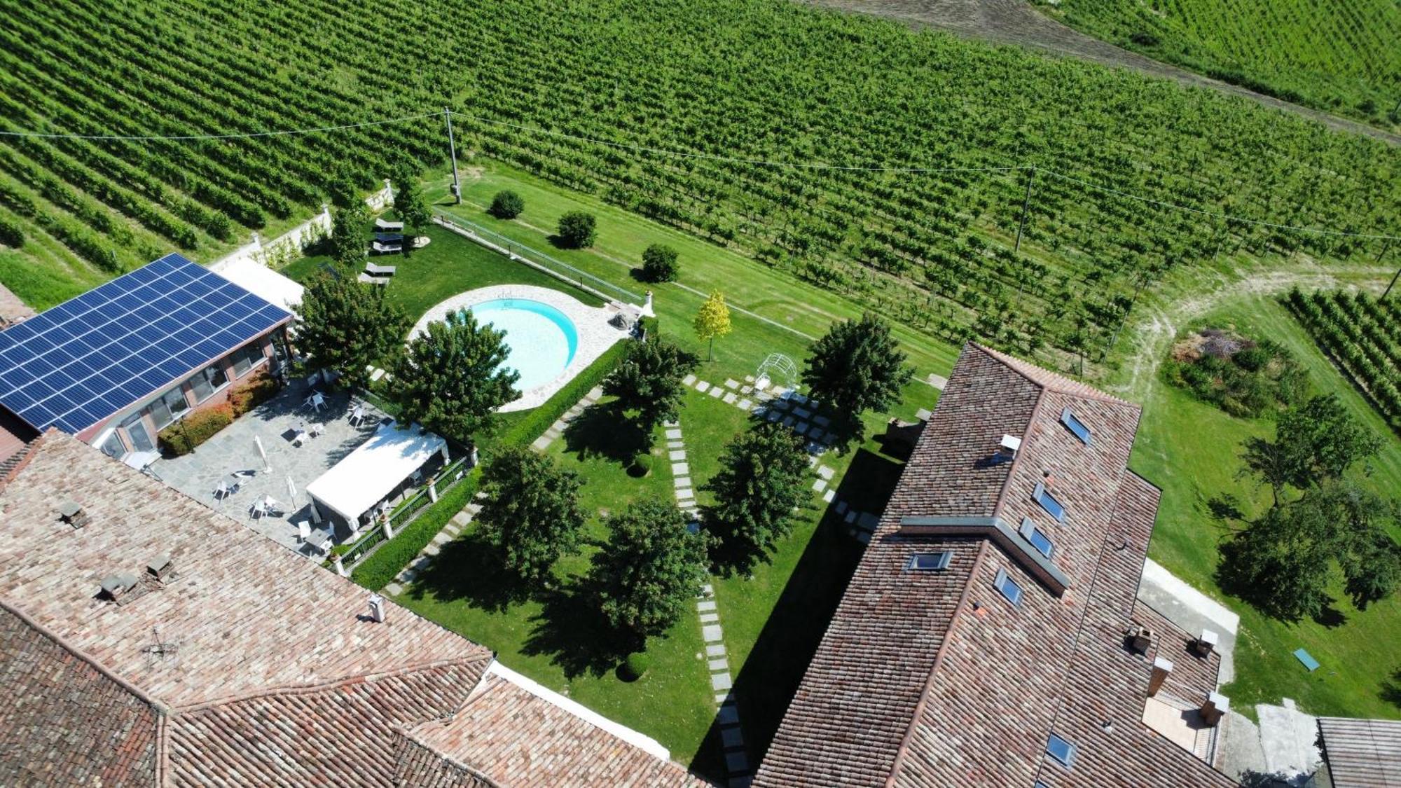 Agriturismo Podere La Piazza คอสติจลิโอเล ดิอาสติ ภายนอก รูปภาพ
