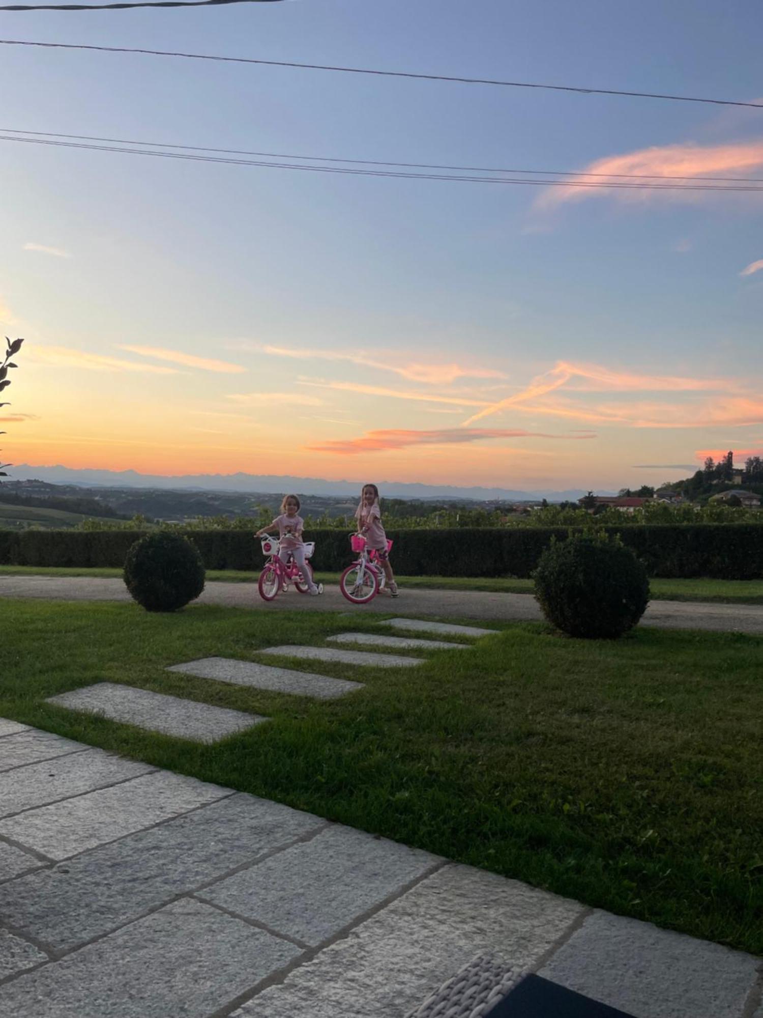 Agriturismo Podere La Piazza คอสติจลิโอเล ดิอาสติ ภายนอก รูปภาพ
