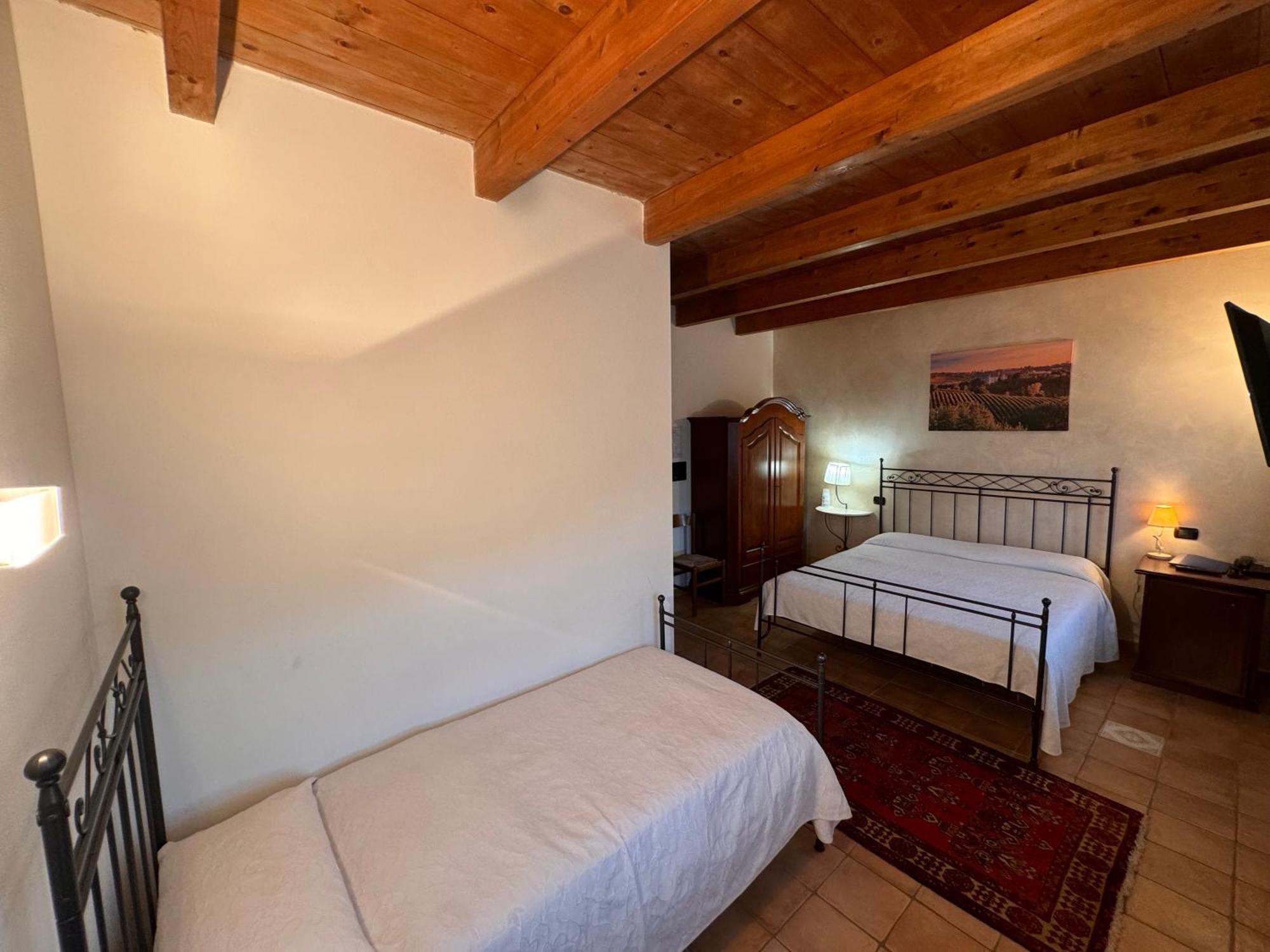 Agriturismo Podere La Piazza คอสติจลิโอเล ดิอาสติ ภายนอก รูปภาพ