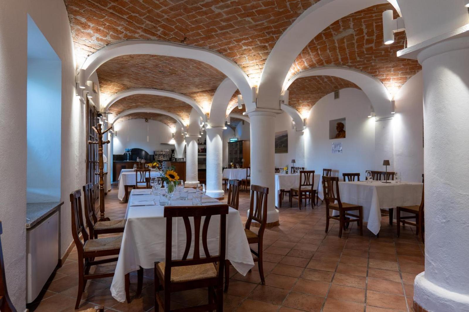 Agriturismo Podere La Piazza คอสติจลิโอเล ดิอาสติ ภายนอก รูปภาพ