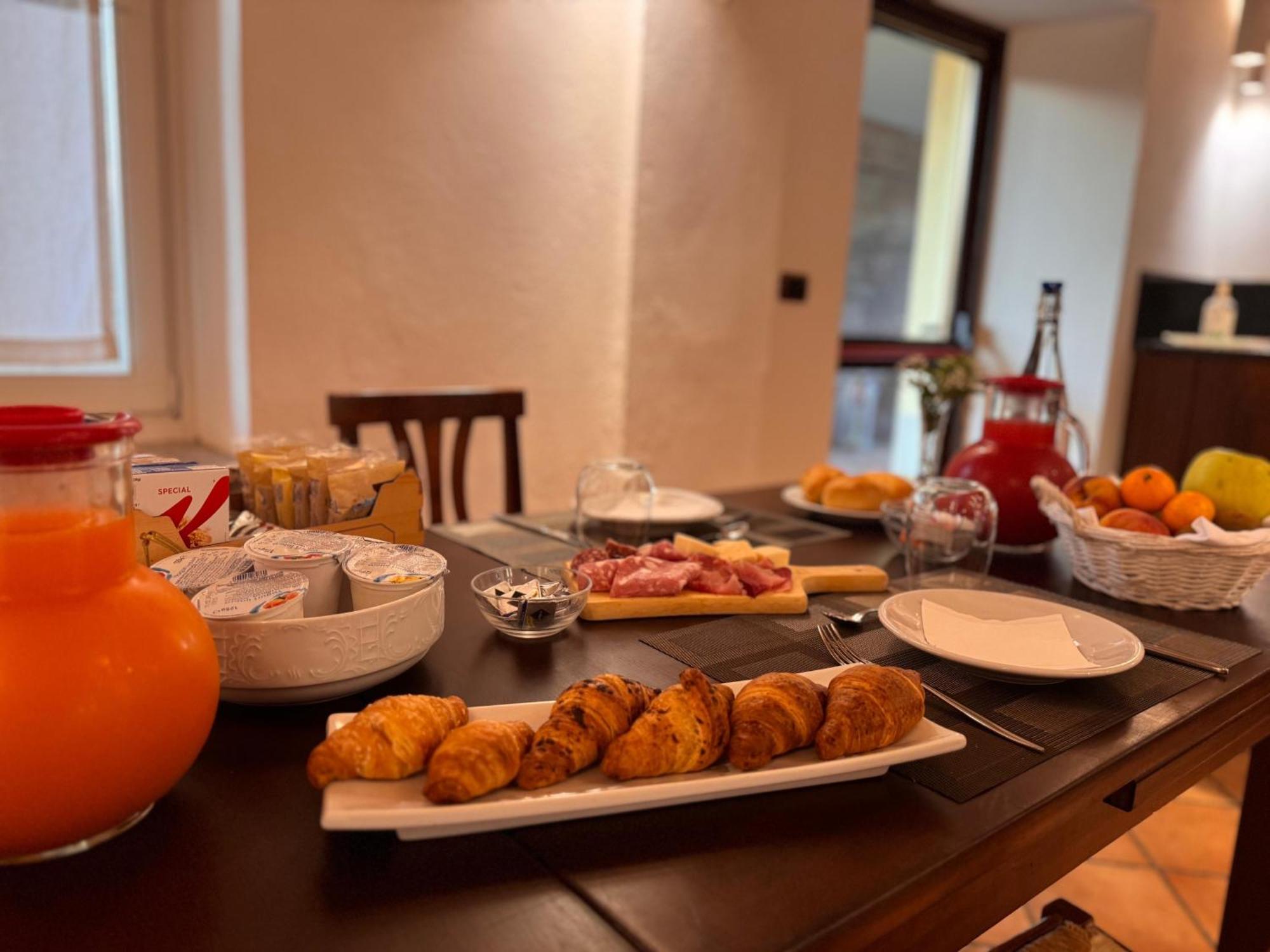Agriturismo Podere La Piazza คอสติจลิโอเล ดิอาสติ ภายนอก รูปภาพ