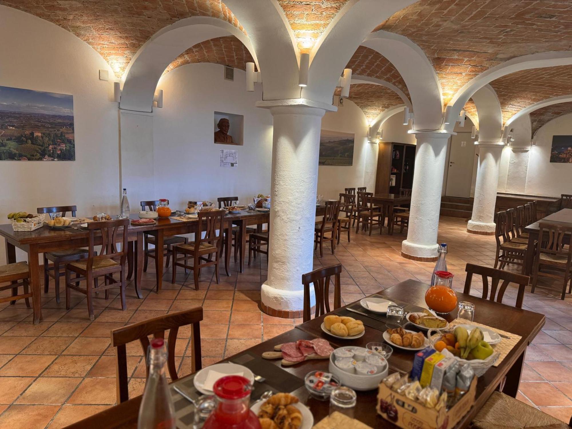 Agriturismo Podere La Piazza คอสติจลิโอเล ดิอาสติ ภายนอก รูปภาพ